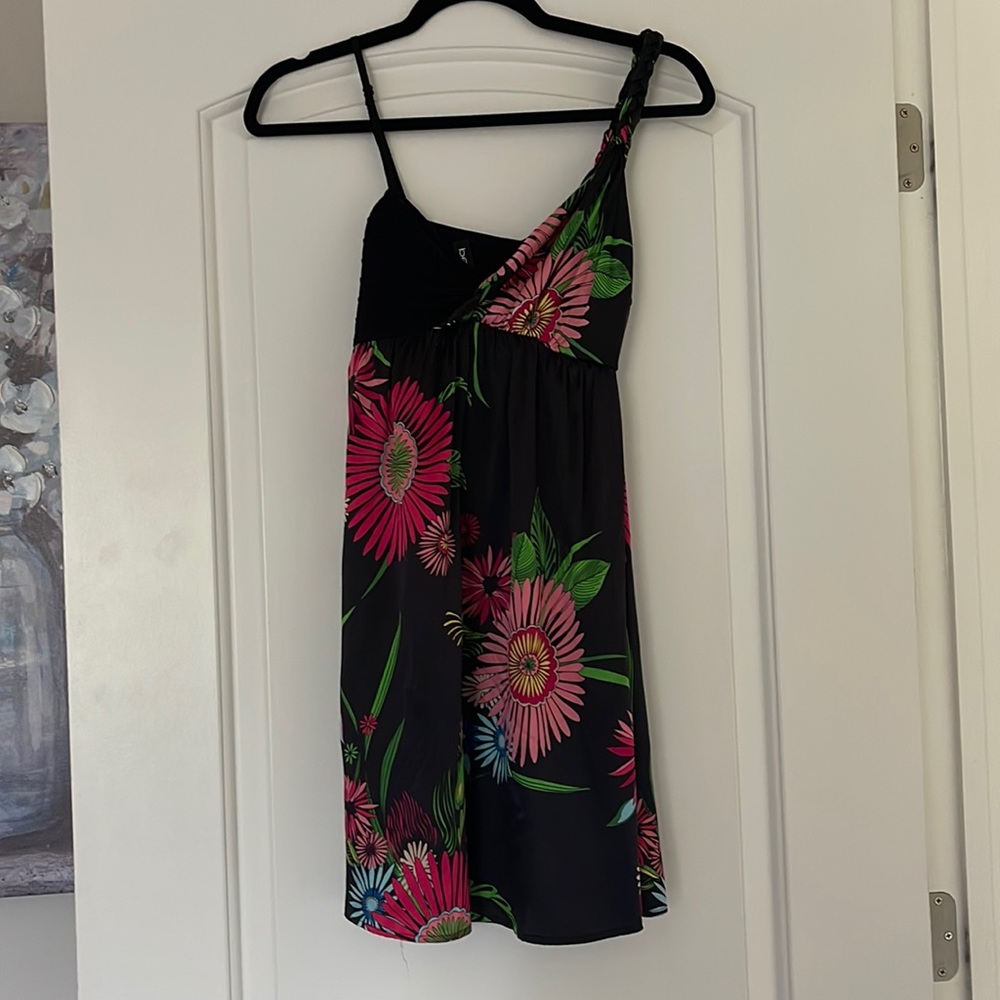 Womens Bebe flowy dress